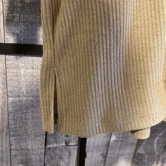 Sage Green Ribbed Short Set - Picture 4 of 9